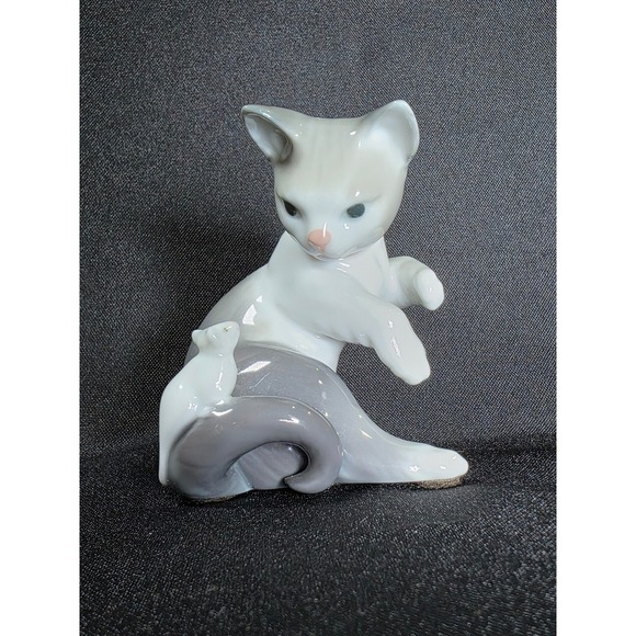 Lladro Porcelain Kitten & Mouse Figurine Collectible Cat Statue Bow Decor - Picture 1 of 10